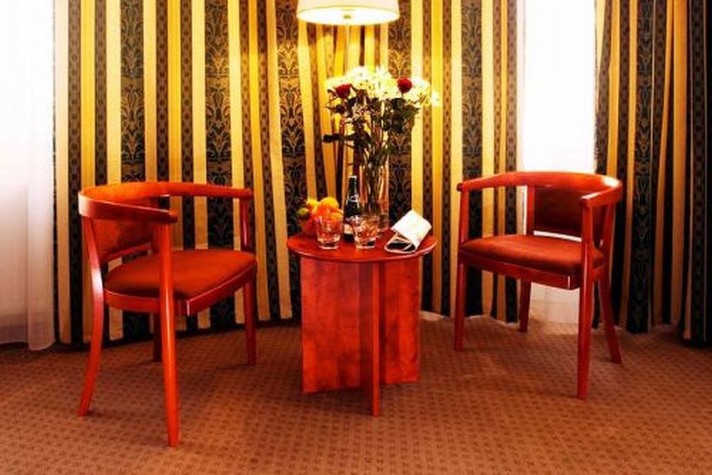 Hotel U Divadla - Czech Leading Hotels Praha Bagian luar foto